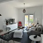 Modern House With Private Pool Σπίτι διακοπών *
