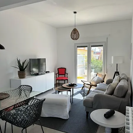 Modern House With Private Pool Vakantiehuis *